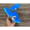 Chinelo infantil tubarão