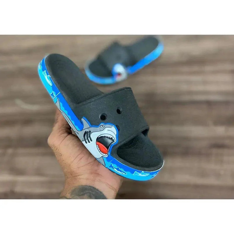 Chinelo infantil tubarão