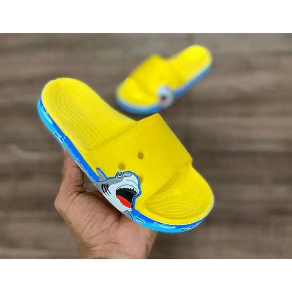 Chinelo infantil tubarão